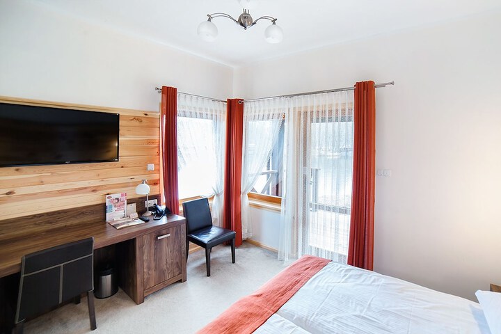 Room 6 of 205