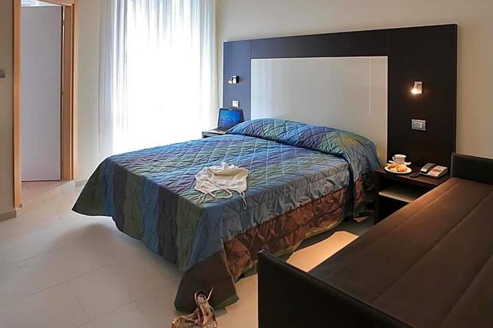 Room 27 of 36