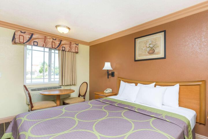 1 Double Bed Mobility Hearing Impaired Accessible Room (8 of 8)