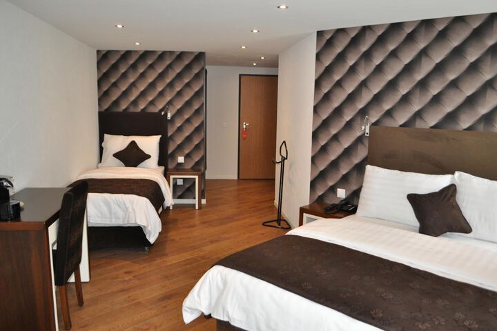 Room 10 of 25