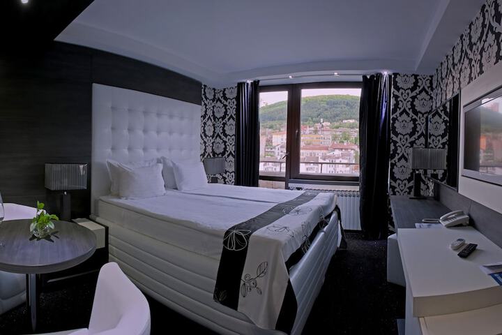 Room 18 of 39