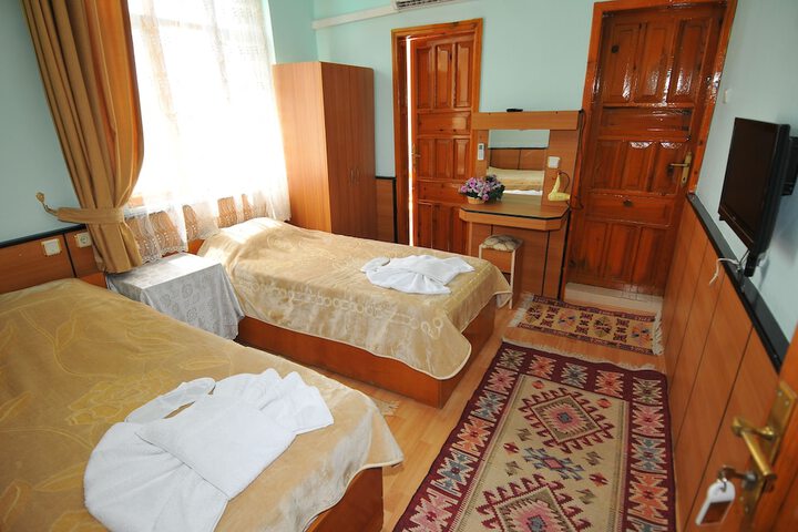 Room 2 of 66