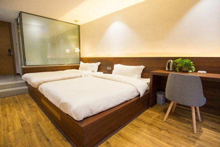 Room 2 of 11