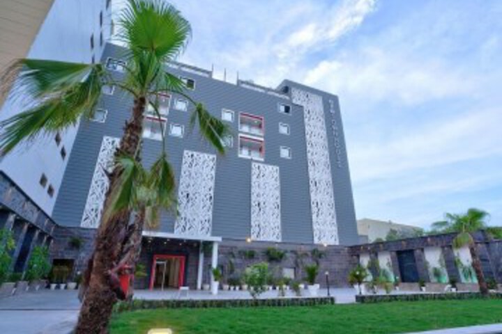 OYO TOWNHOUSE 171 Sector104