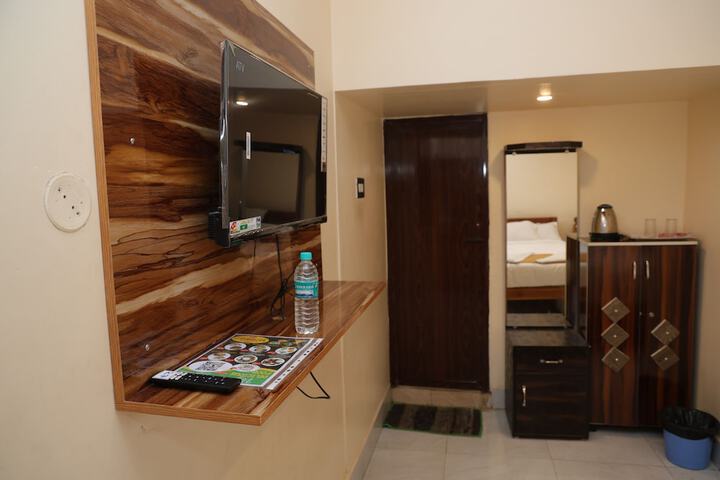 Room 2 of 38