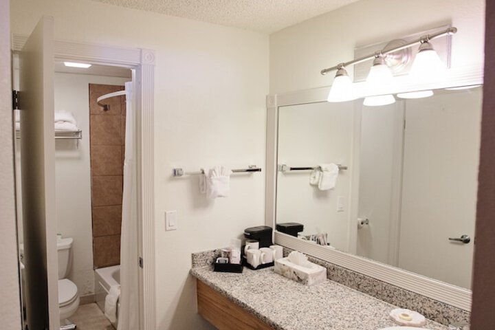 Room 33 of 63