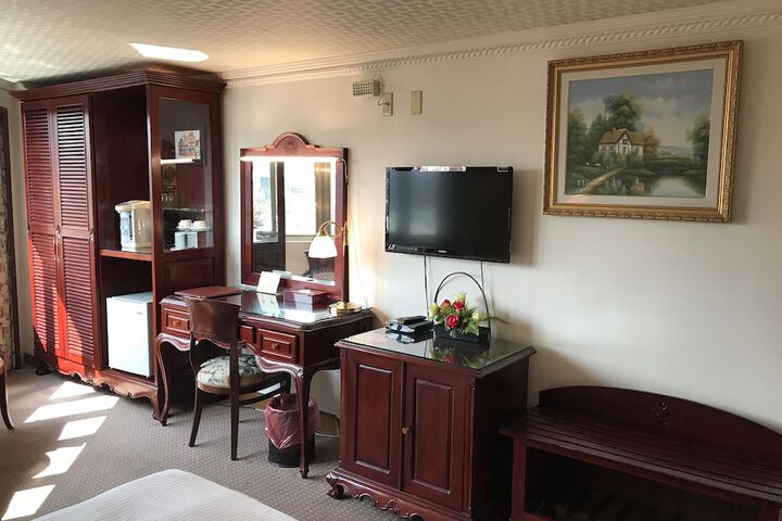 Room 10 of 44