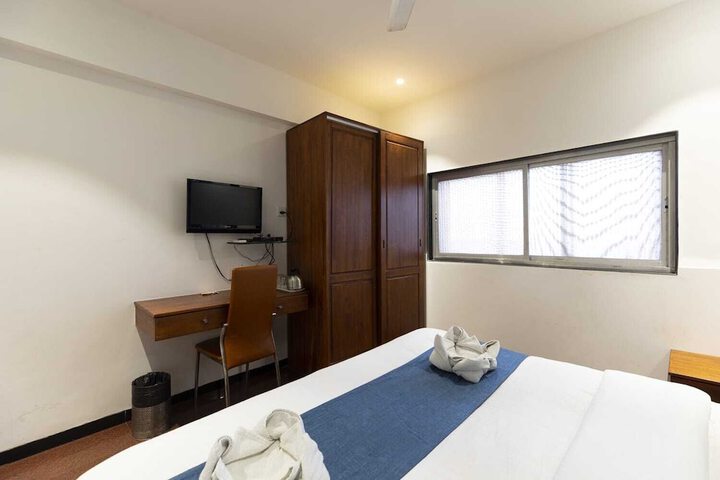 Room 12 of 25