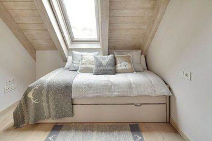 Room 9 of 24