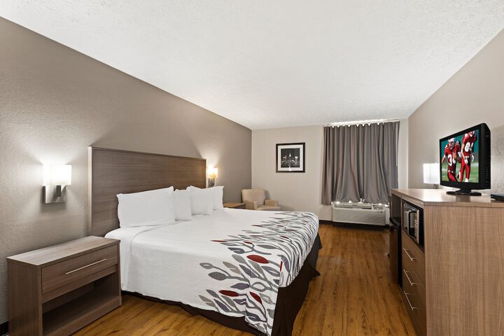 Deluxe King Bed (14 of 16)