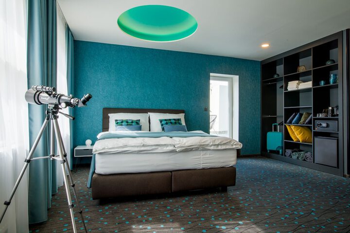 Room 26 of 38
