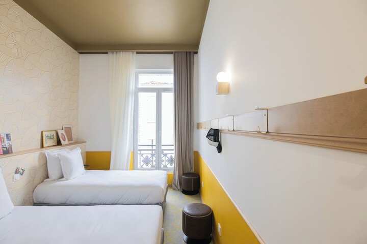 Room 28 of 77