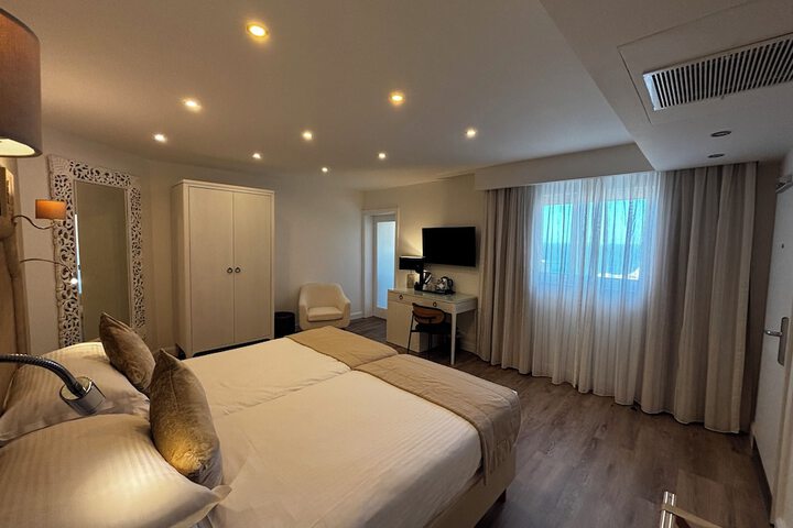 Room 73 of 155