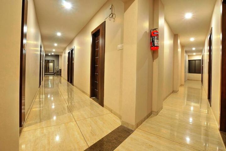 Room 6 of 13