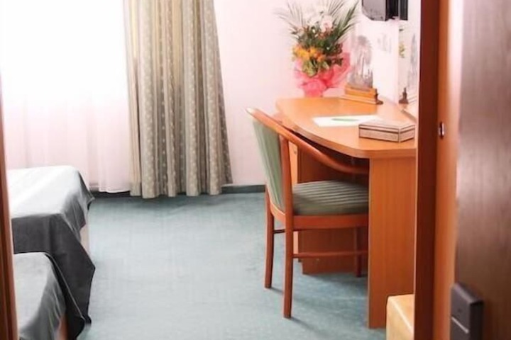 Room 13 of 29