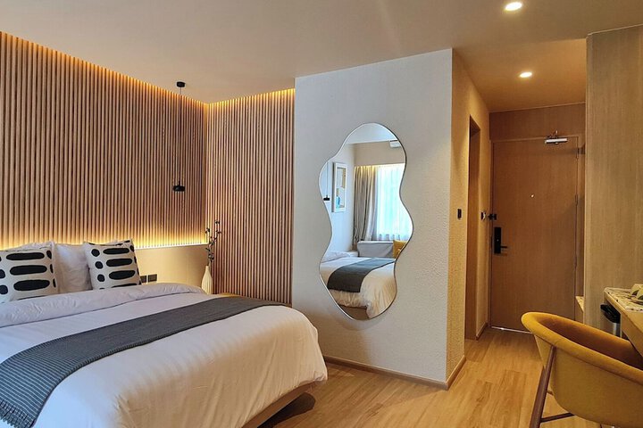 Room 12 of 142
