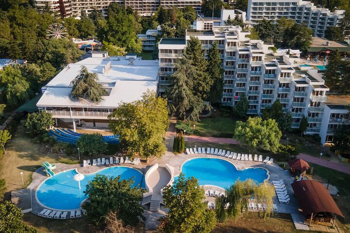 Hotel with Pool