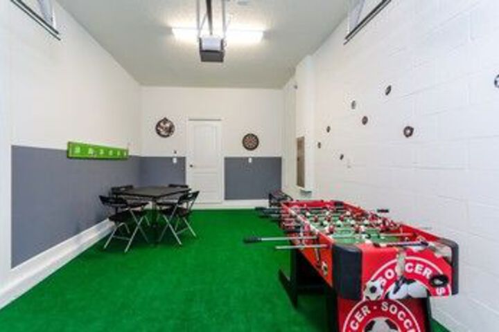 Room 17 of 28