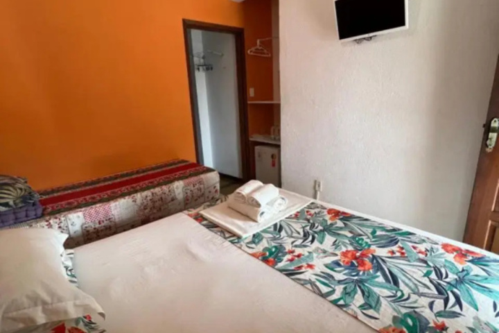 Room 5 of 11