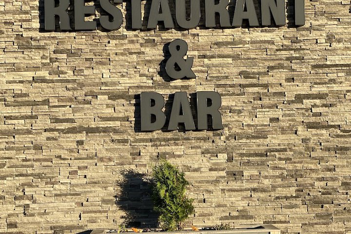 Dining 34 of 43