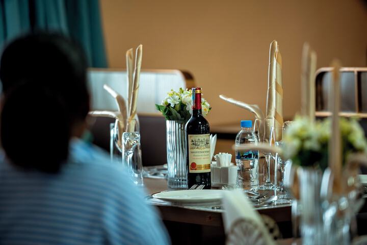 Dining 13 of 19