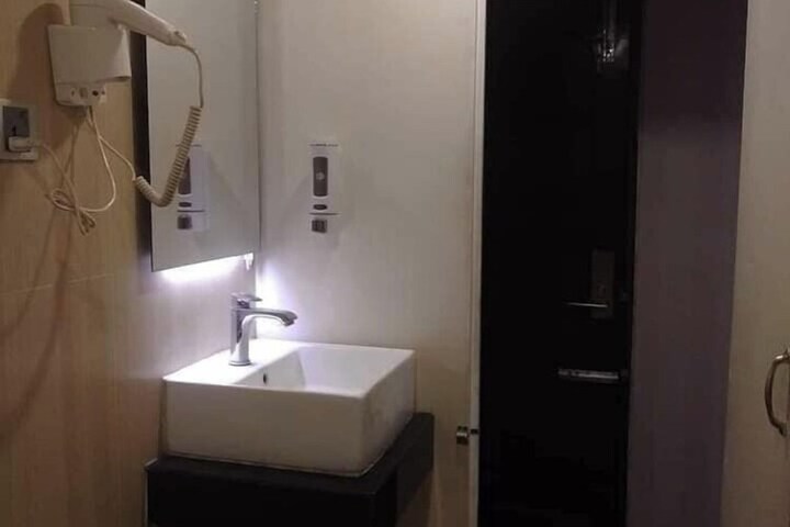 Room 34 of 40