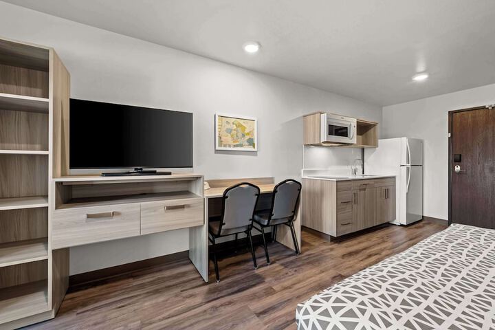 1 Queen Bed Suite (16 of 22)