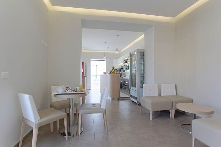 Lounge 48 of 60