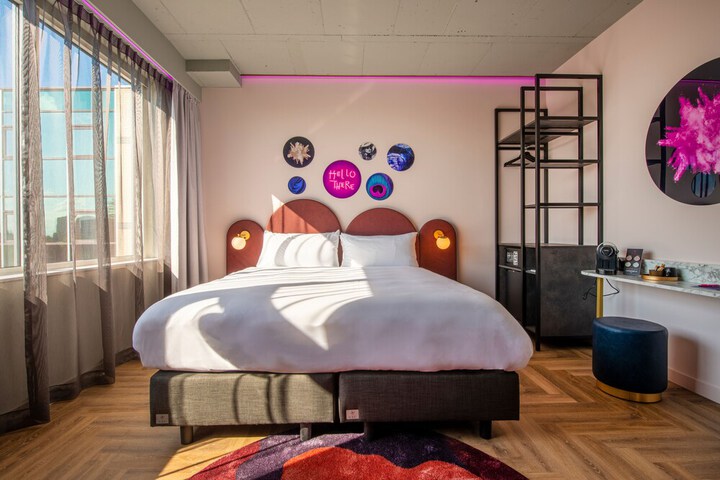 Room 7 of 44