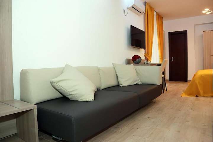 Room 8 of 21