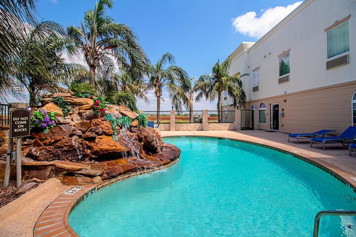 Pool waterfall