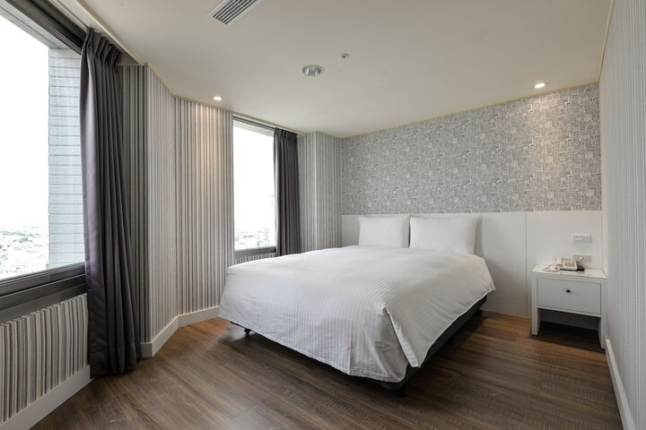 Room 12 of 36