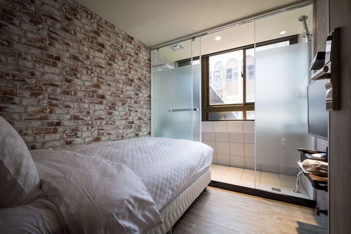 Room 14 of 39