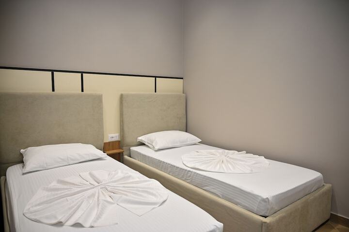 Room 16 of 34
