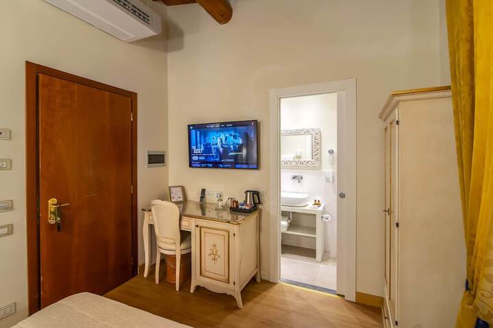 Room 65 of 102