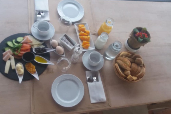 Breakfast/Coffee Service 25 of 42