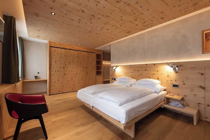 Room 33 of 91