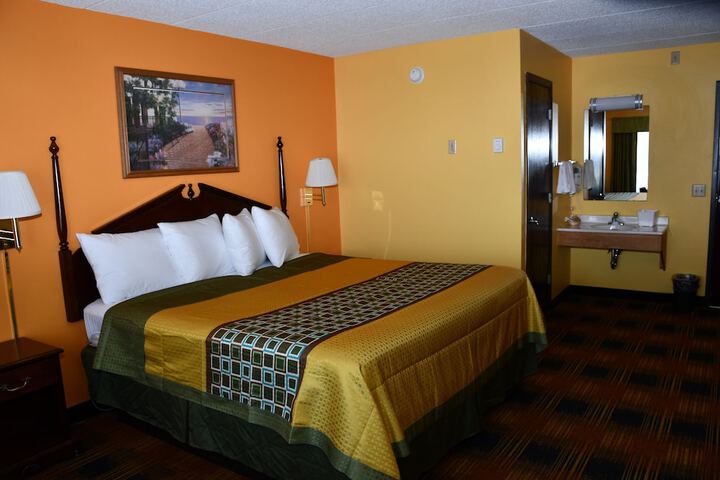 Standard | King Bed (3 of 9)