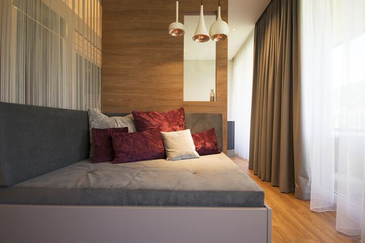 Room 3 of 95
