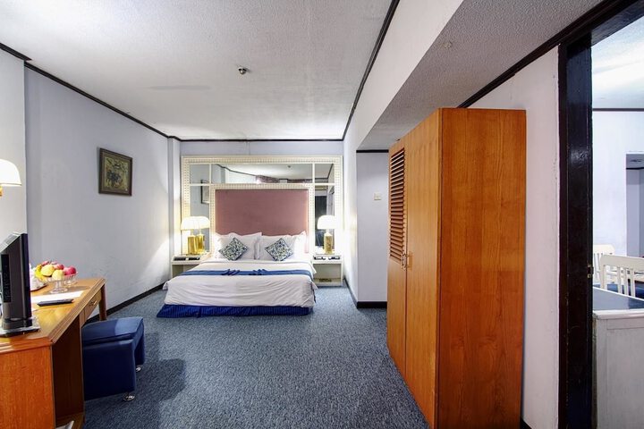 Room 6 of 20