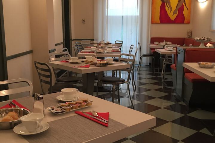 Breakfast/Coffee Service 48 of 65