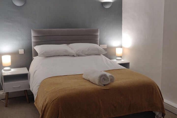 Room 2 of 32