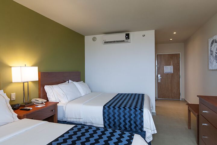 Room 10 of 93