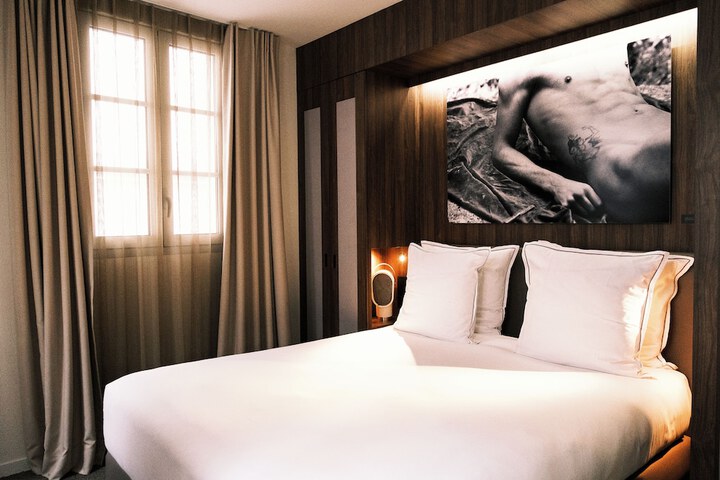 Room 5 of 63
