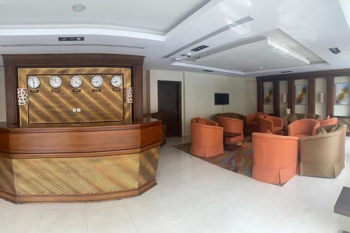 Room 10 of 12