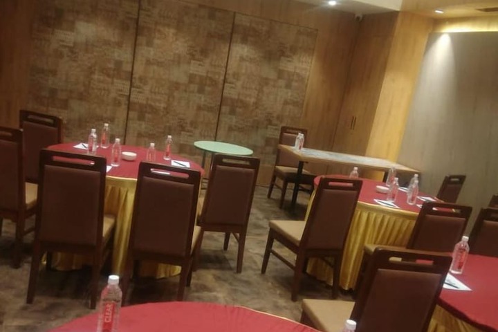 Ballroom/Hall 55 of 71