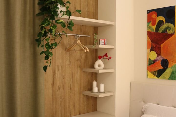 Room 6 of 37