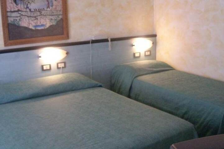 Room 6 of 17
