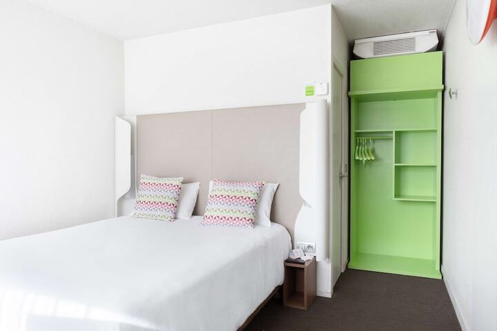 Room 2 of 27