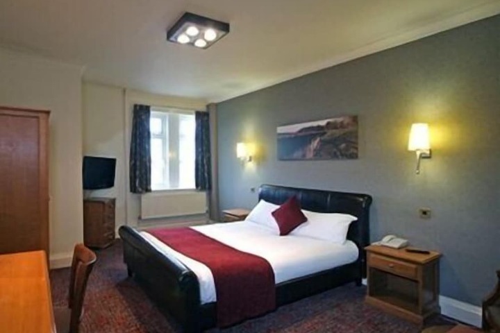 Room 12 of 40